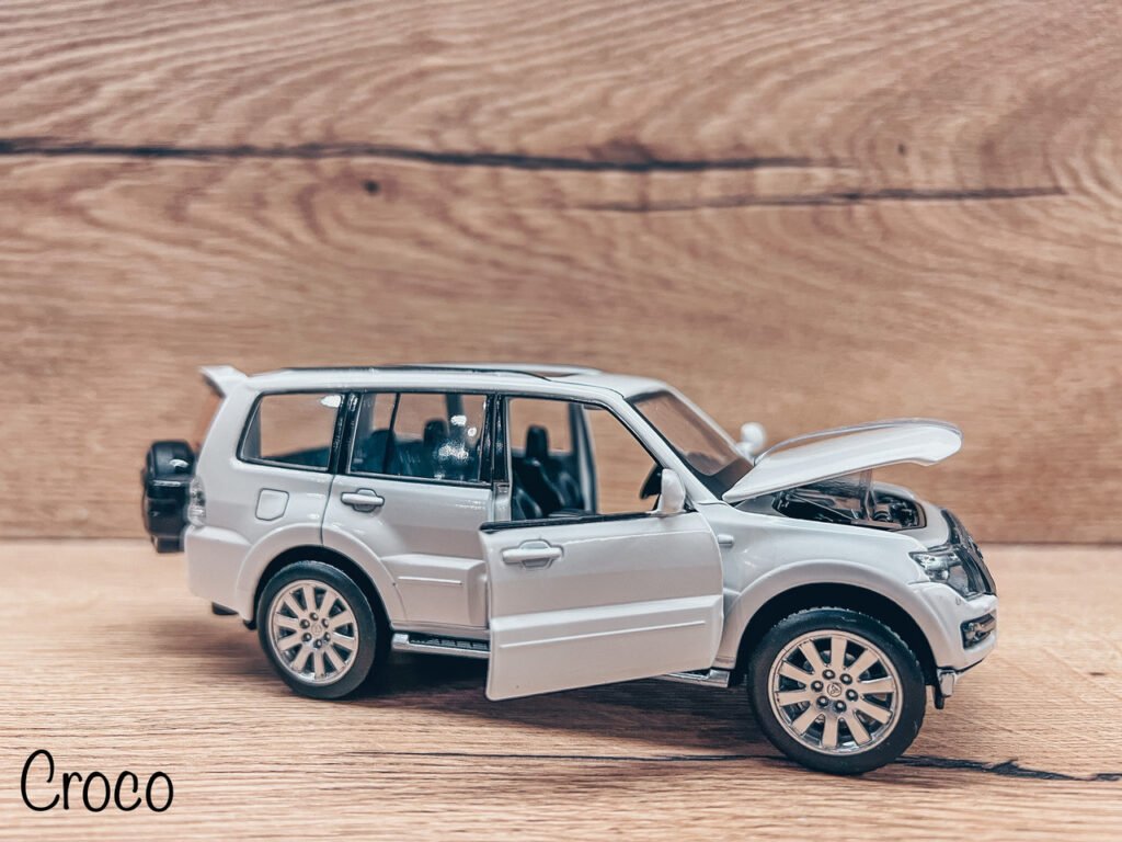 Колекційна металева машинка Джип Мітсубісі Паджеро Mitsubishi Pajero 4WD Turbo з інерцією 1:33 Білий (4) купить с доставкой в Украине - croco.in.ua